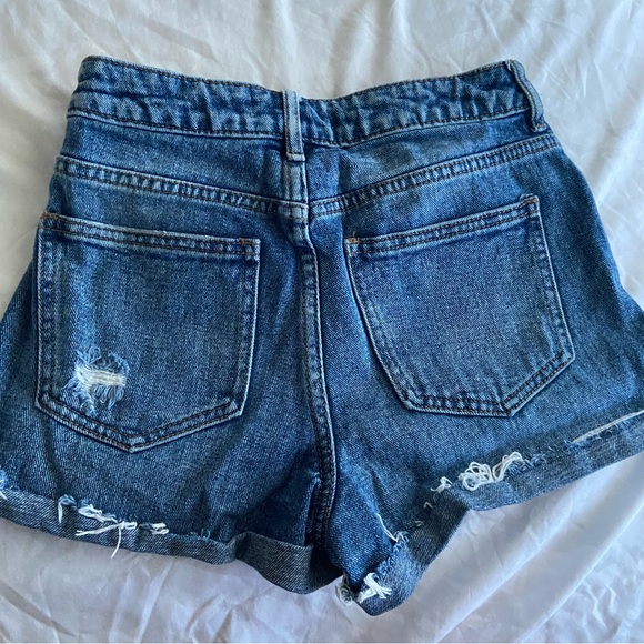 PacSun Ripped Mom Jean Short - Picture 4 of 4